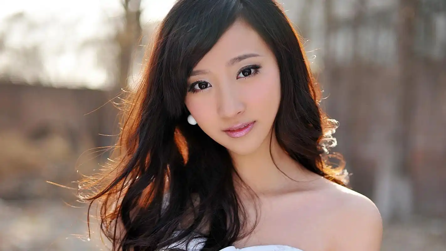 网罗最热门的明星,美女,卡通,系统手机壁纸等,美桌网把热门壁纸推荐给