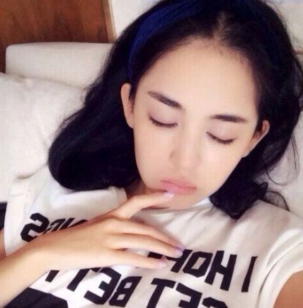 女明星睡觉照,真是大开眼界啊!赵丽颖最汉子!