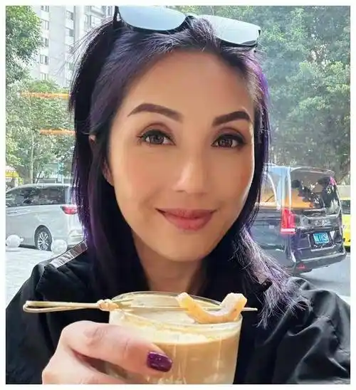 杨千嬅庆祝50岁生日,丁子高晒照呼应:幸福钟情!_照片_祝福_挑战