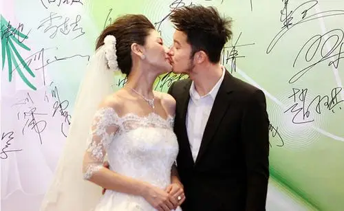 娱乐 滚动 > 胡可竟是黄晓明前女友 两人分手原因曝光  曾有网友爆料