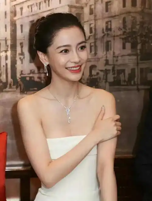 313新鲜事赵丽颖任嘉伦成毅成龙鹿晗angelababy