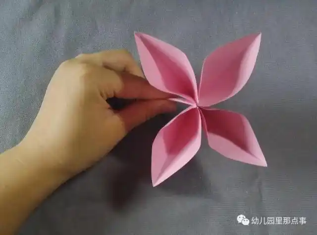 幼儿园亲子手工折纸diy之纽扣花