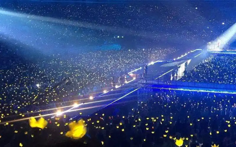 [爱你] 演唱会那些 感人的大 合唱应援瞬间~[心]