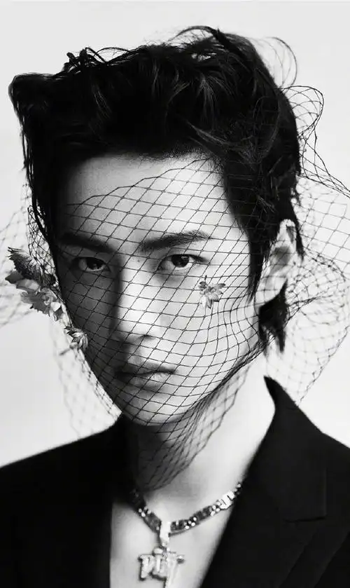 王一博酷帅壁纸:俊美少年,时而傲娇时而蠢萌