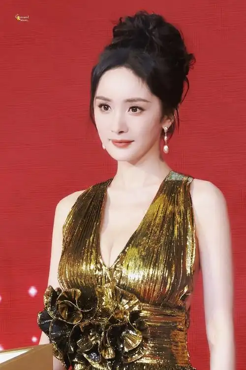 杨幂好像一棵圣诞树##搜狐盛典生图