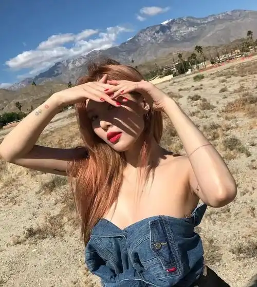 泫雅最新内衣广告大片曝光曲线完美魔鬼身材让网友惊叹