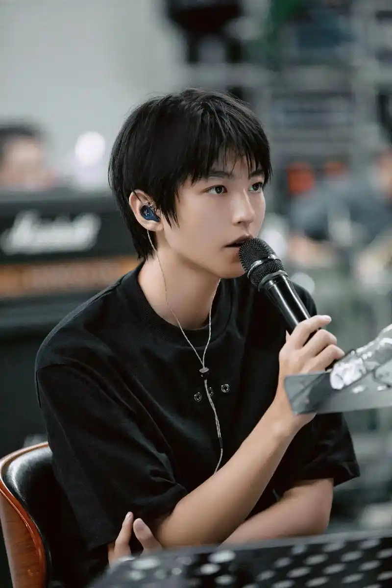 王俊凯素颜封神了.咱凯这素颜简直了,妥妥的大帅哥一枚97 t - 抖音