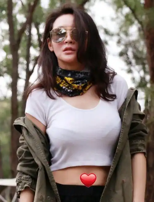 于明加穿灰色背心秀妖娆身材火辣眼神迷离丰满曲线不是传说