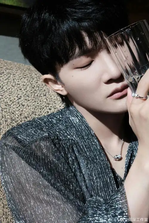 周深年度最具影响力内地男歌手##周深跳舞的月光mv##周深国家大剧院