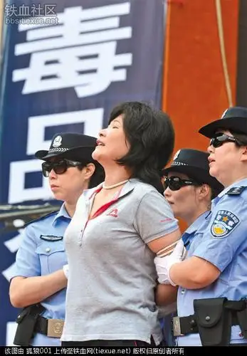 广东万人公开宣判大会现场:5名毒枭被立即处死