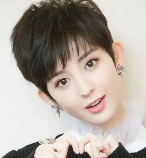 一岁女婴儿超短发发型(为什么小个子更适合留短发) - 乐宝宝贝