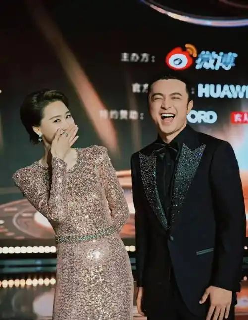 "央视主持"王冠41岁官宣喜讯!不是曹可凡,也不是尼格买提!