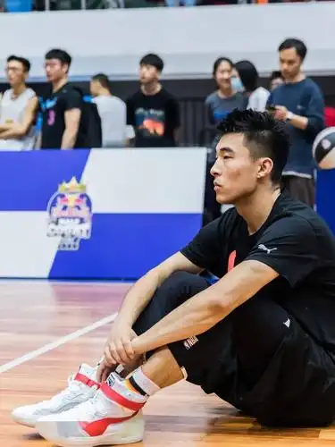 荣耀的前奏丨武汉库里韩曙光篮球永远是我人生的基石