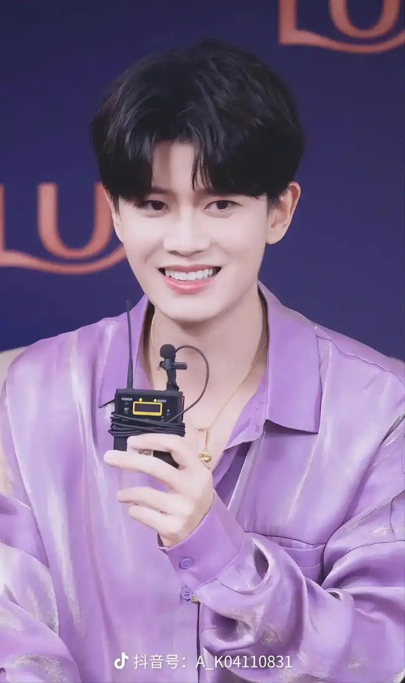 任嘉伦allen #治愈系笑容 #真的超爱#承蒙你出现够我 - 抖音