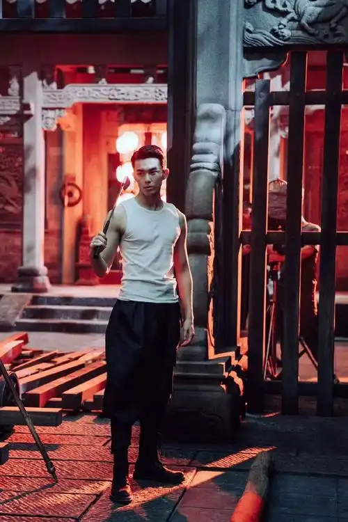 吴磊包场支持管虎新电影#,吴磊包场支持了由管虎执导,彭于晏,佟梨娅