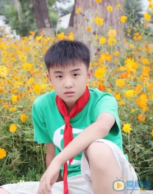 郑伟个人资料简介_郑伟图片写真_生活照_家庭背景-明星库