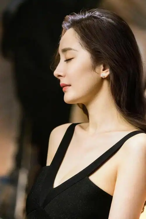 杨幂广告花絮释出美人如画唯美旖旎