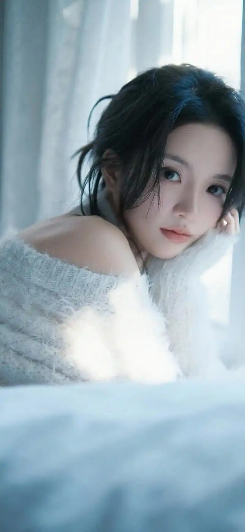 #高清壁纸#刘些宁#冬日氛围感写真#清冷系美女#少女写真 - 抖音