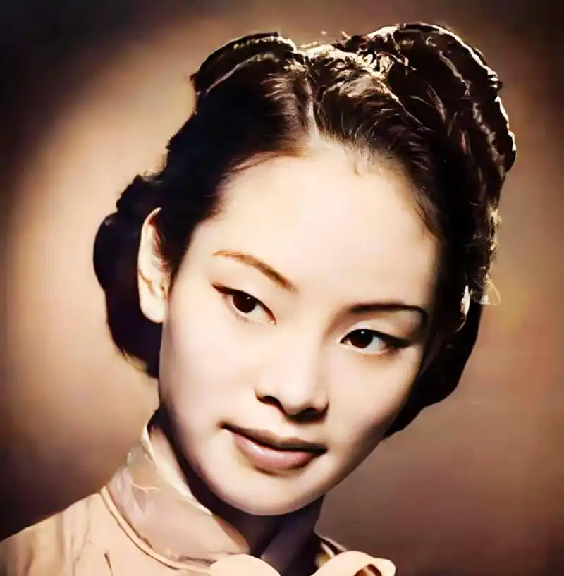 63岁的陈独秀临终前握着比他小29岁的妻子潘兰珍的手,郑重地说:"你