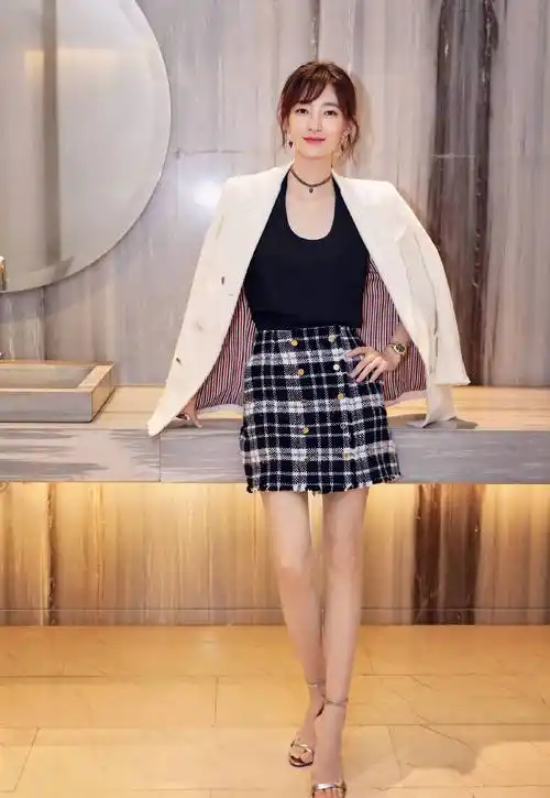 姐姐王丽坤不愧是素颜女神美腿时尚身材苗条玉足高跟诱惑