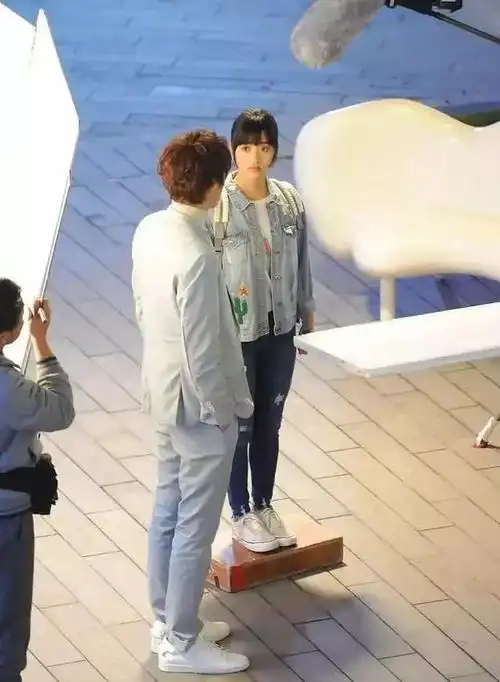 沈月1米6的身高像1米4,小s1米58的像1米78,娱乐圈身高真是个谜啊!