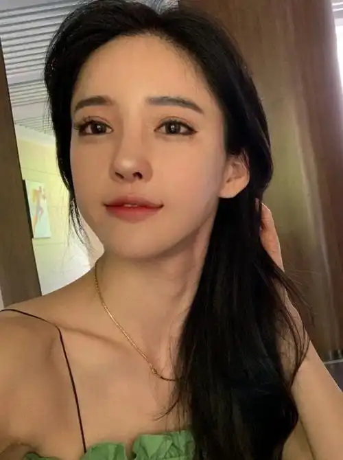 潘南奎终于脸垮,真的好像假脸娃娃