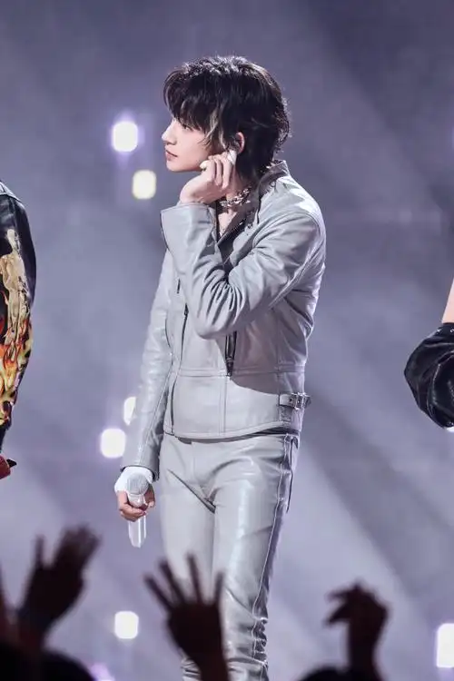 小鬼王琳凯超话"ogbaby"厂牌经理人@小鬼-王琳凯现场图抵达,一个舞台