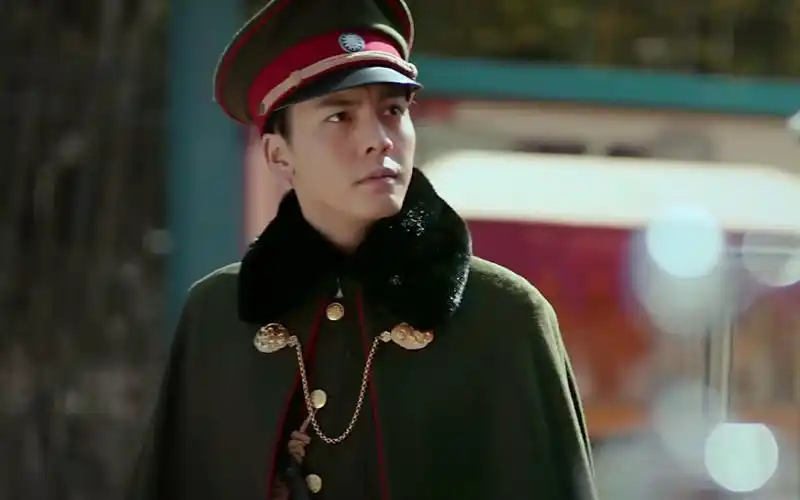 《盗墓笔记》中张起灵和《老九门》中的张启山是什么关系?