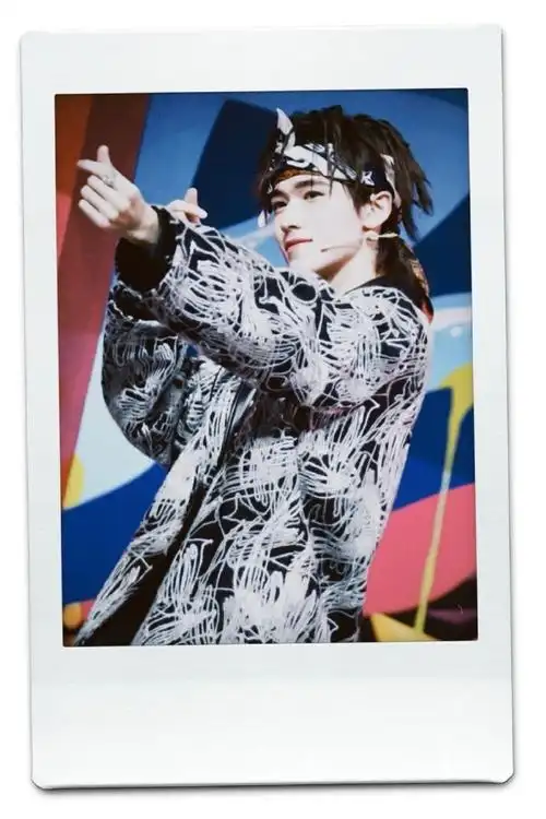 无水印可存  最后附赠两张很有氛围感的原图  @时代少年团-宋亚轩