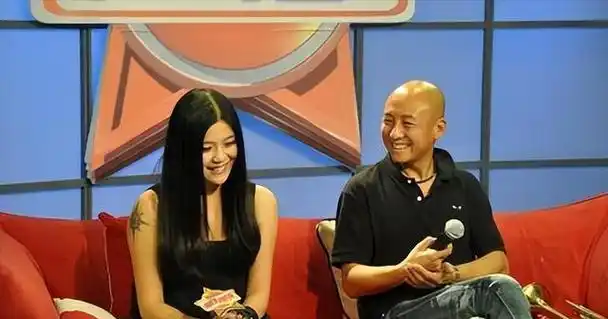 "狠人"周晓鸥:吴京发小,28岁成乐坛霸主,却因演技太好被骂