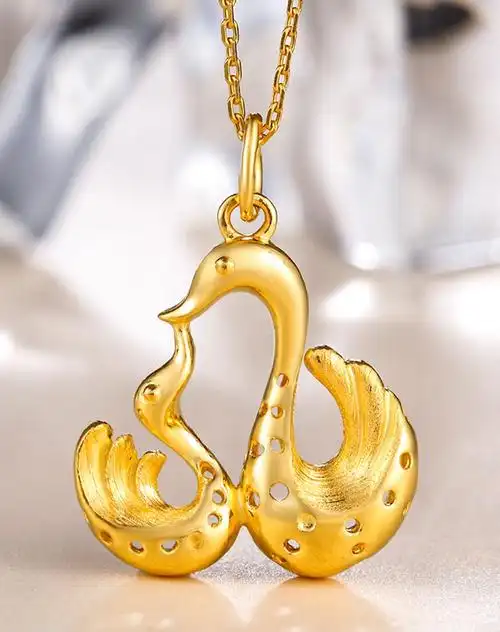 周六福 精品足金天鹅之恋黄金吊坠不含链