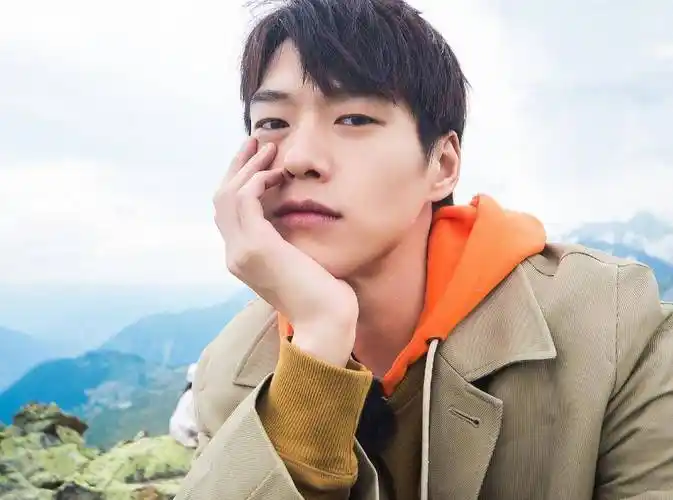 魏大勋跨年跨出圈,现场全开麦真唱不输实力歌手,内娱!