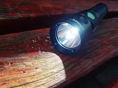 点亮精彩夜户外xtarr30手电体验