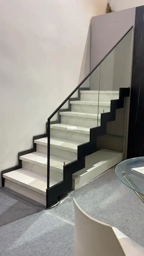 钢结构玻璃楼梯