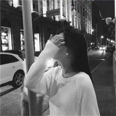 黑白个性头像女生气质高冷背影