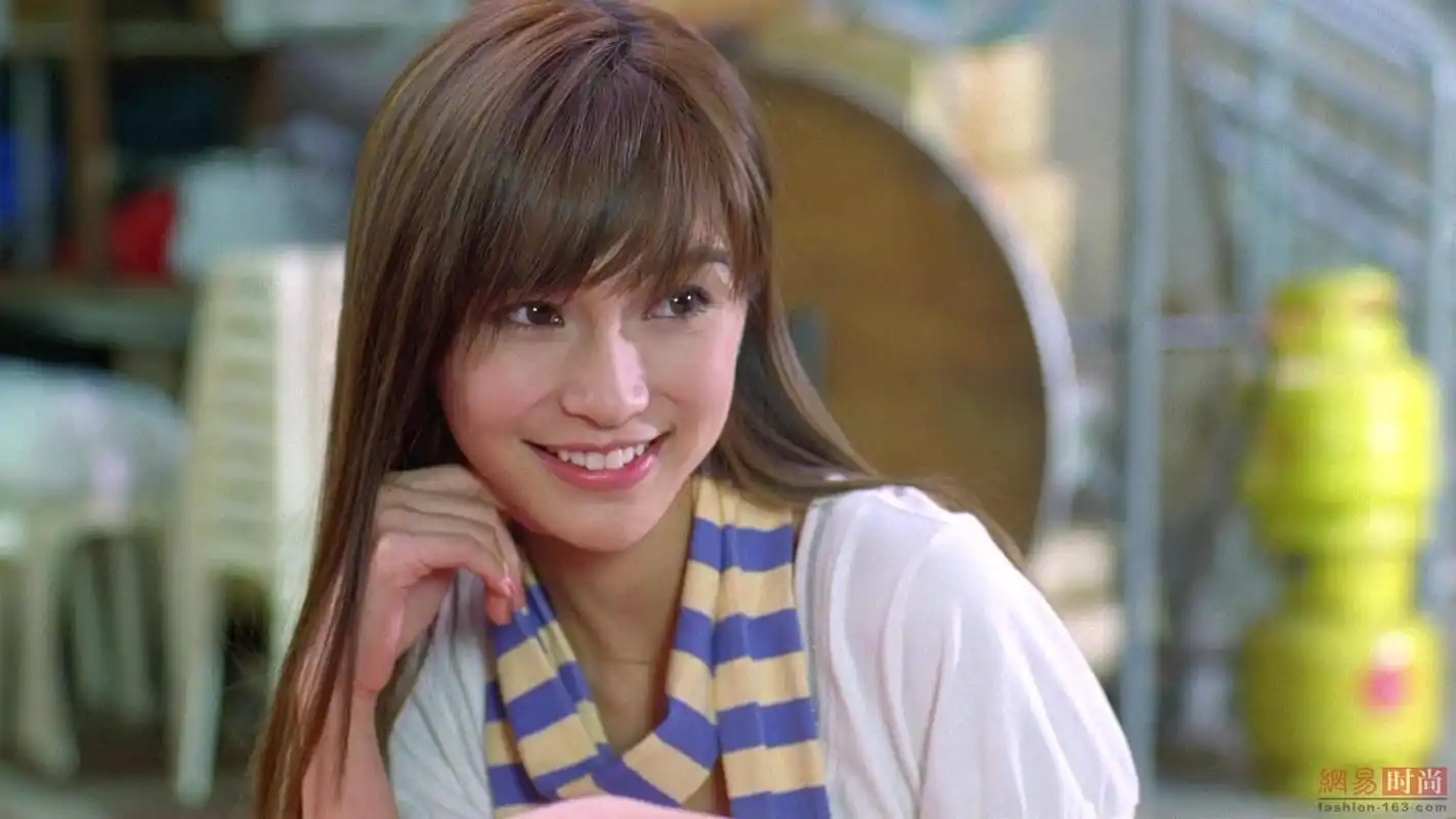 angelababy昔日旧照被扒出,网友:看的好尴尬,黄晓明霸气回应!