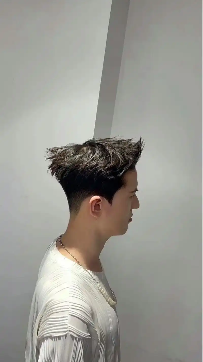 韩式小平头乱次发型.适合长形脸头顶尖男生,首选发型,好打理, - 抖音