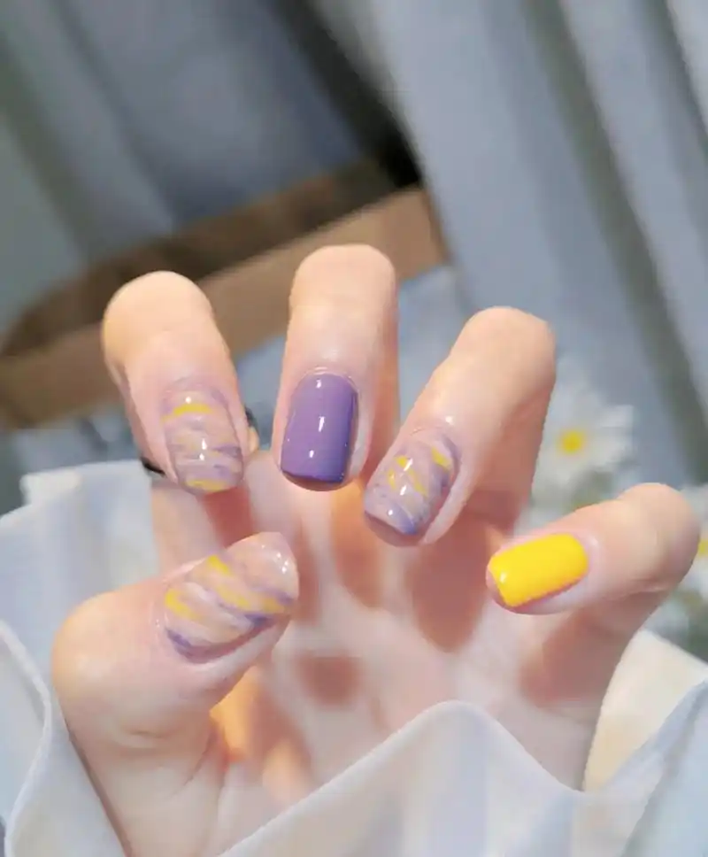 打翻了秋天的调色盘油画感美甲