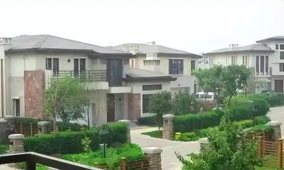 低调富婆孙俪:为邓超出轨操碎心,截胡梅婷视后却被白眼狼背刺