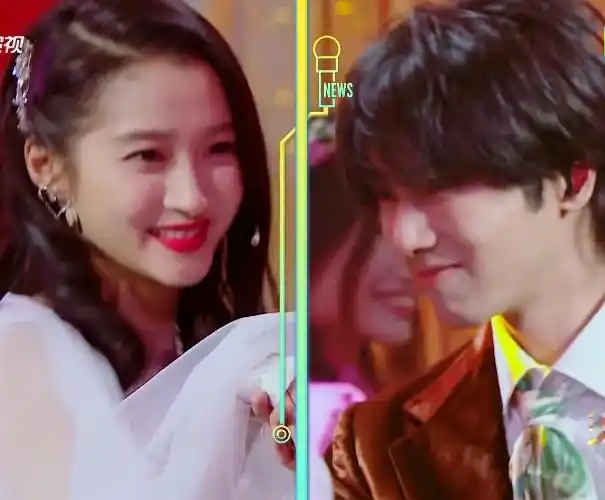 关晓彤和华晨宇牵手跳舞两人相视一笑画面超甜cp感超鹿晗