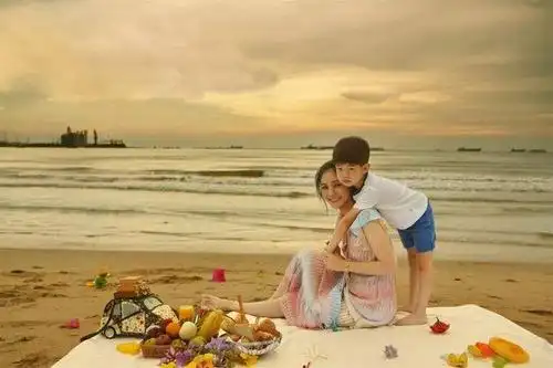 罗晋升级暖心奶爸!网友:一家四口太幸福了