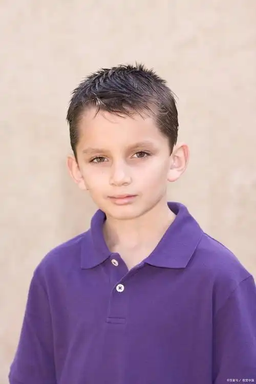 初中男生适合哪些好看的短发发型