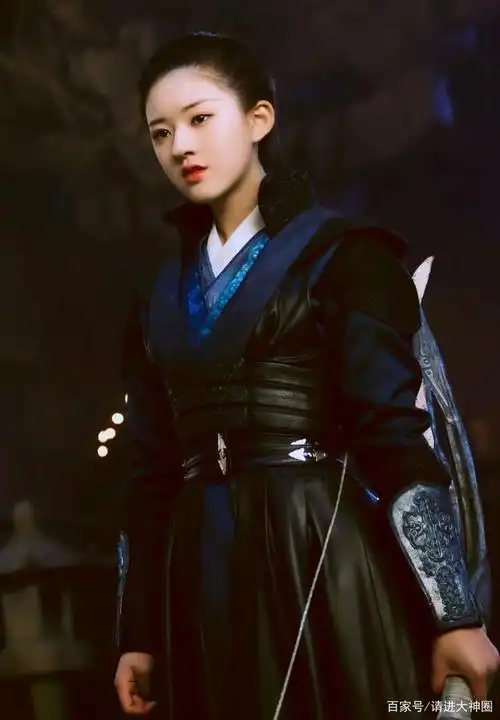 3.一身黑色劲装,酷酷的女孩!