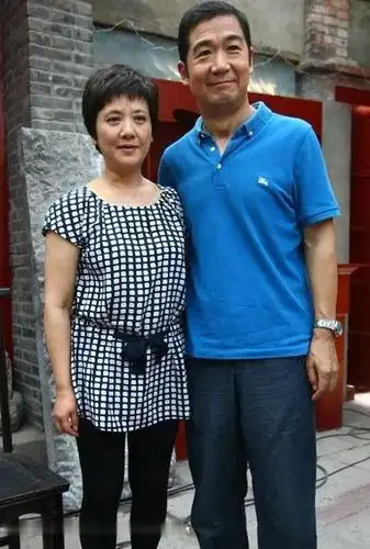 张国立前妻东山再起,如今身价不菲,谈起前夫坦言太狠心_罗秀春