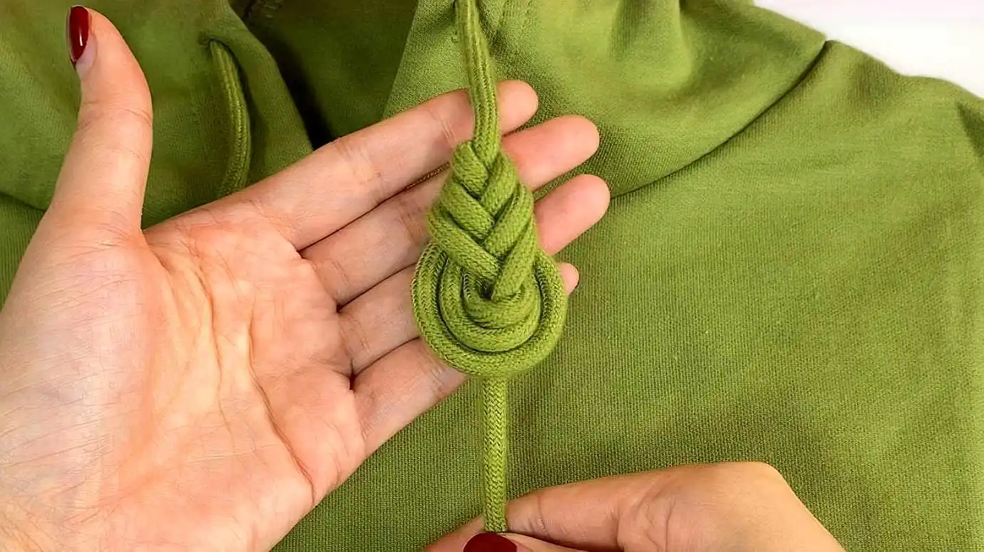 卫衣绳子怎么打结