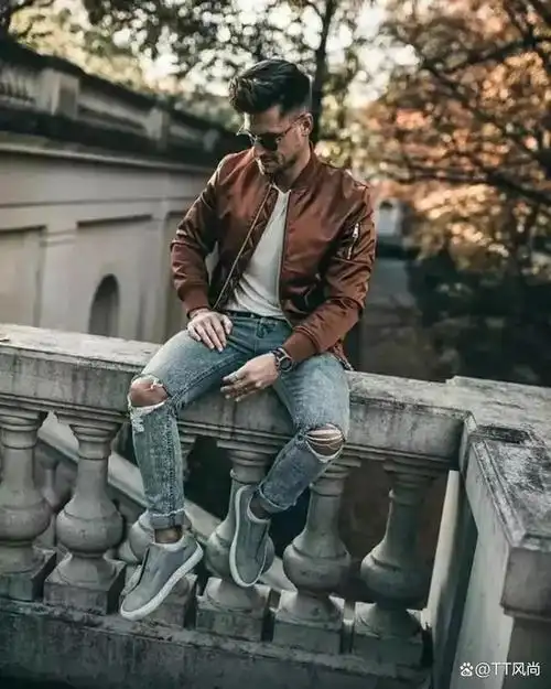 秋冬季男士飞行员夹克外套搭配牛仔裤技巧