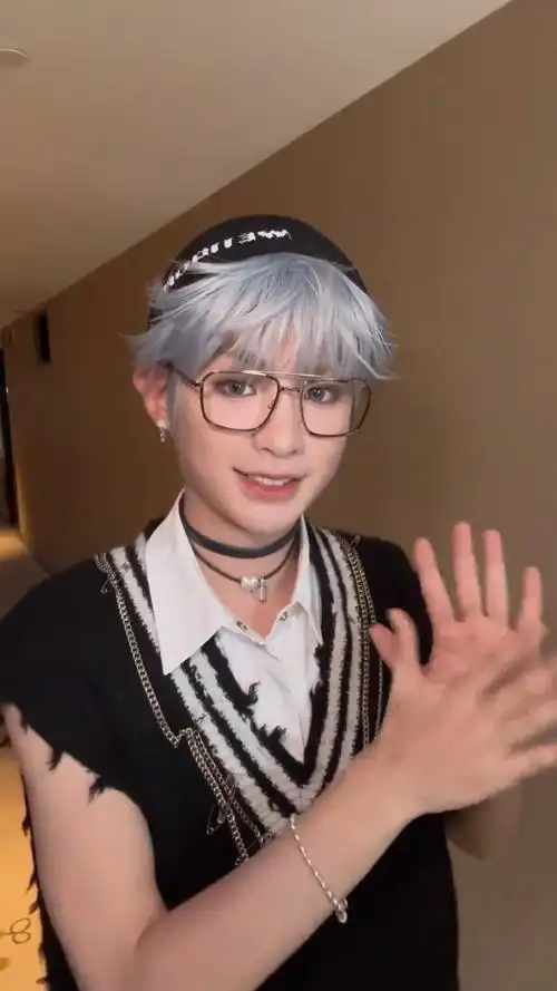 不修神仙超话#黄明昊#    黄明昊     douyin截图      72    二改