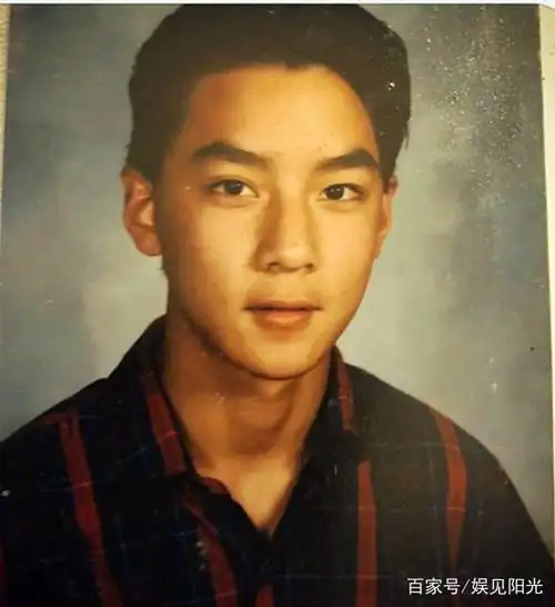 吴彦祖被偶遇,发际线再遭调侃:这是苏大强"变"的吗?