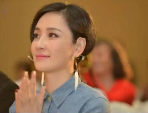 常远在生活中非常的低调,很少有关于常远和妻子贺婉莹的爆料,据相关