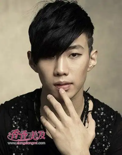 最新男生斜刘海发型斜刘海男生短发图片